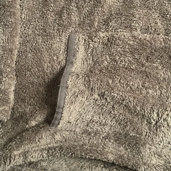 LLBEAN Sherpa quarter zip. Very comfy will keep you warm - Picture 4 of 4